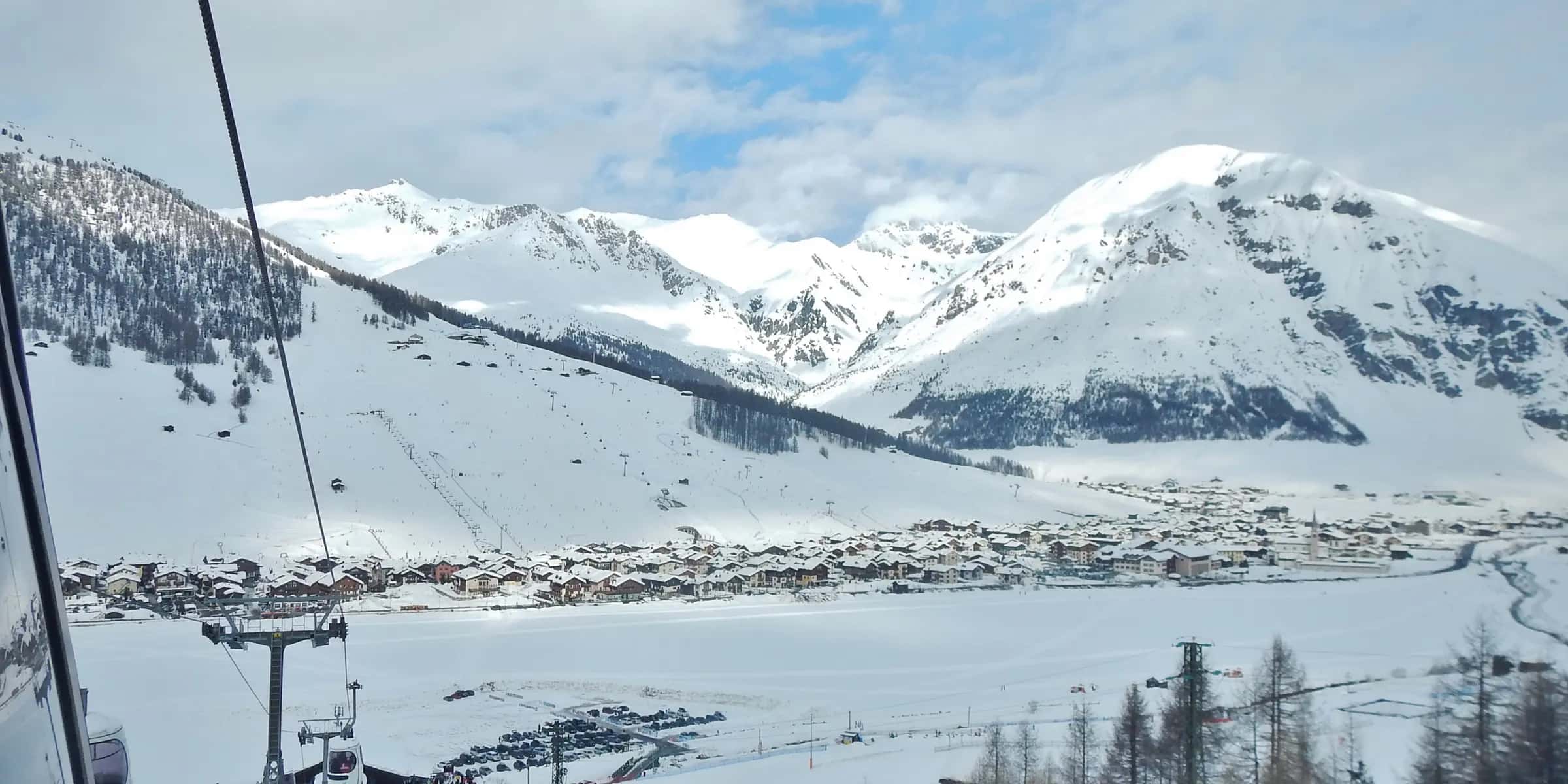 Ski Area Mottolino: View to Livigno