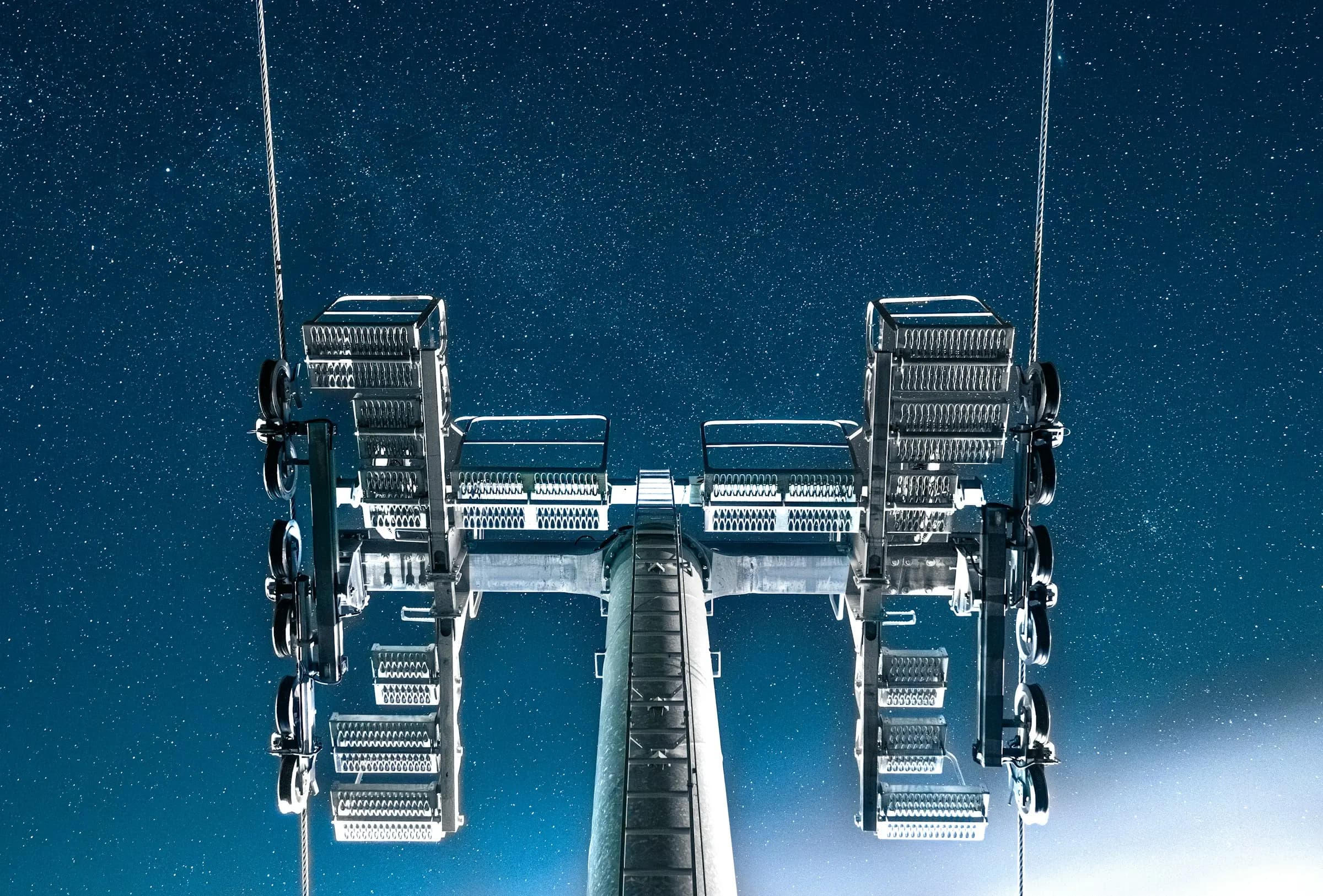 a very tall structure with a bunch of lights on top of it