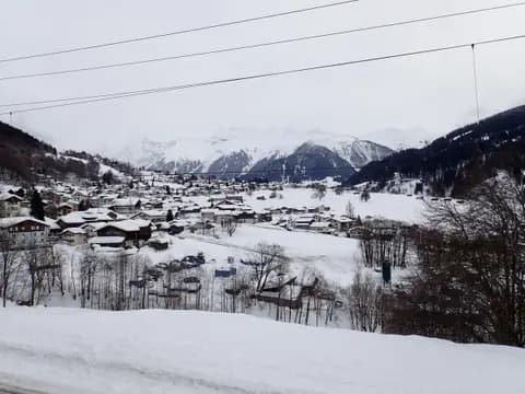 Klosters Dorf in winter