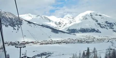 Ski Area Mottolino: View to Livigno