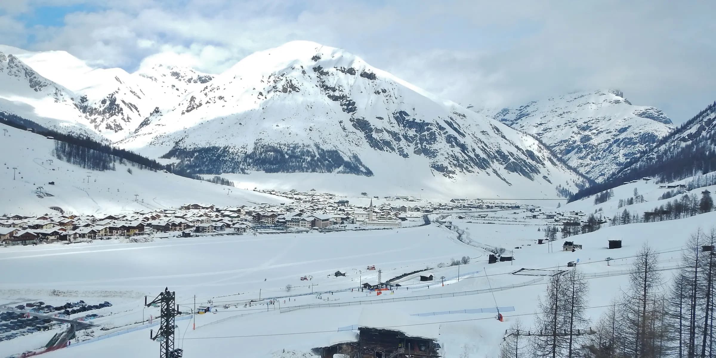 Ski Area Mottolino: View to Livigno
