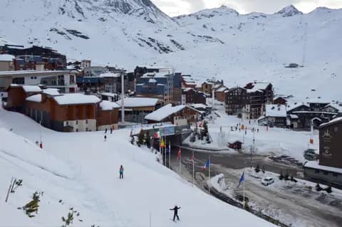 Entering Val Thorens on the Traversée de Montaulever slope